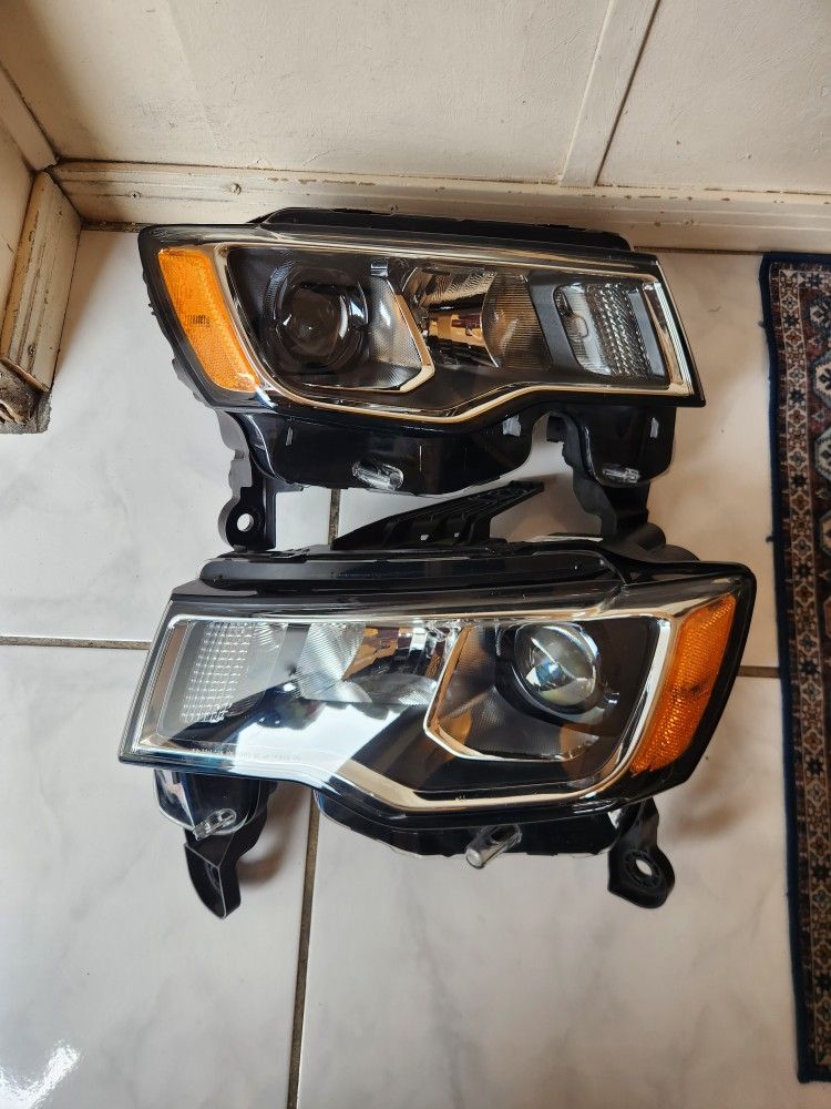 2018 JEEP GRAND CHEROKEE PAIR OF HEADLIGHTS