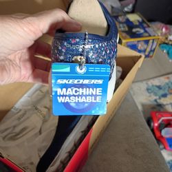 Second Pair Skechers Women's Go Walk Classic E L I X I R Size 5.5 New