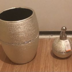 Brand New Set Bath Accessories 