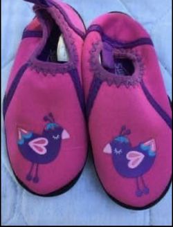 Size 6 Toddler Swim Shoes
