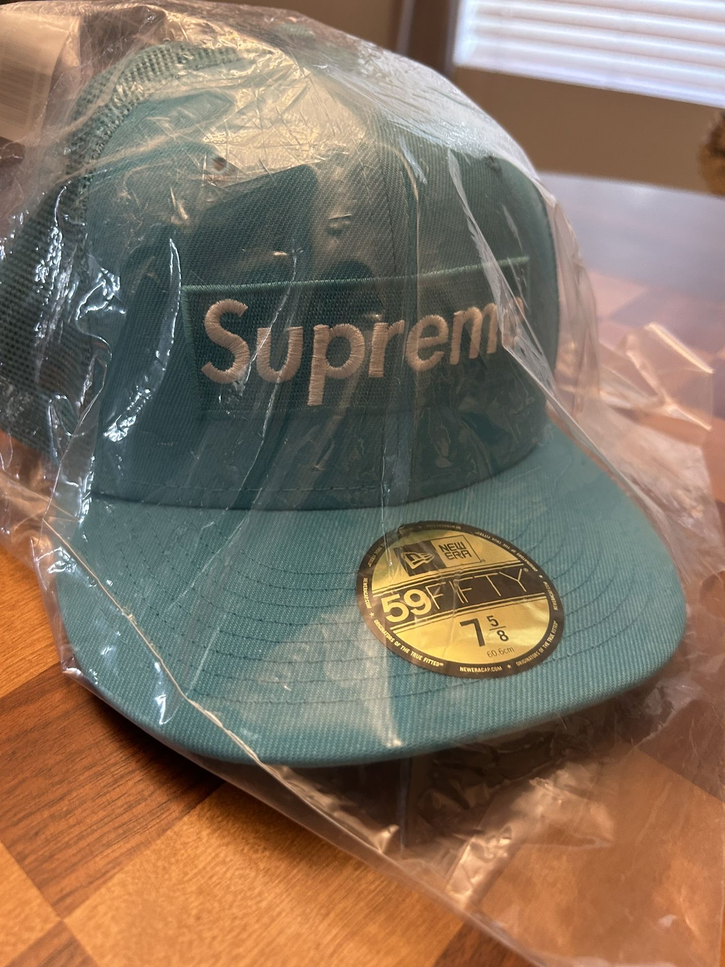 Supreme Mesh Hat New Era