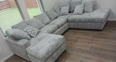 Large Gray Fabric Sectional Sofa with Chaise
