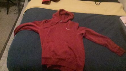 Burgundy Nike hoodie pull over