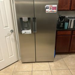 Insignia Refrigerator 26 5/16 Cu. Ft.