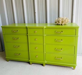Beautiful Hurley Midcentury Dresser 65x19x34