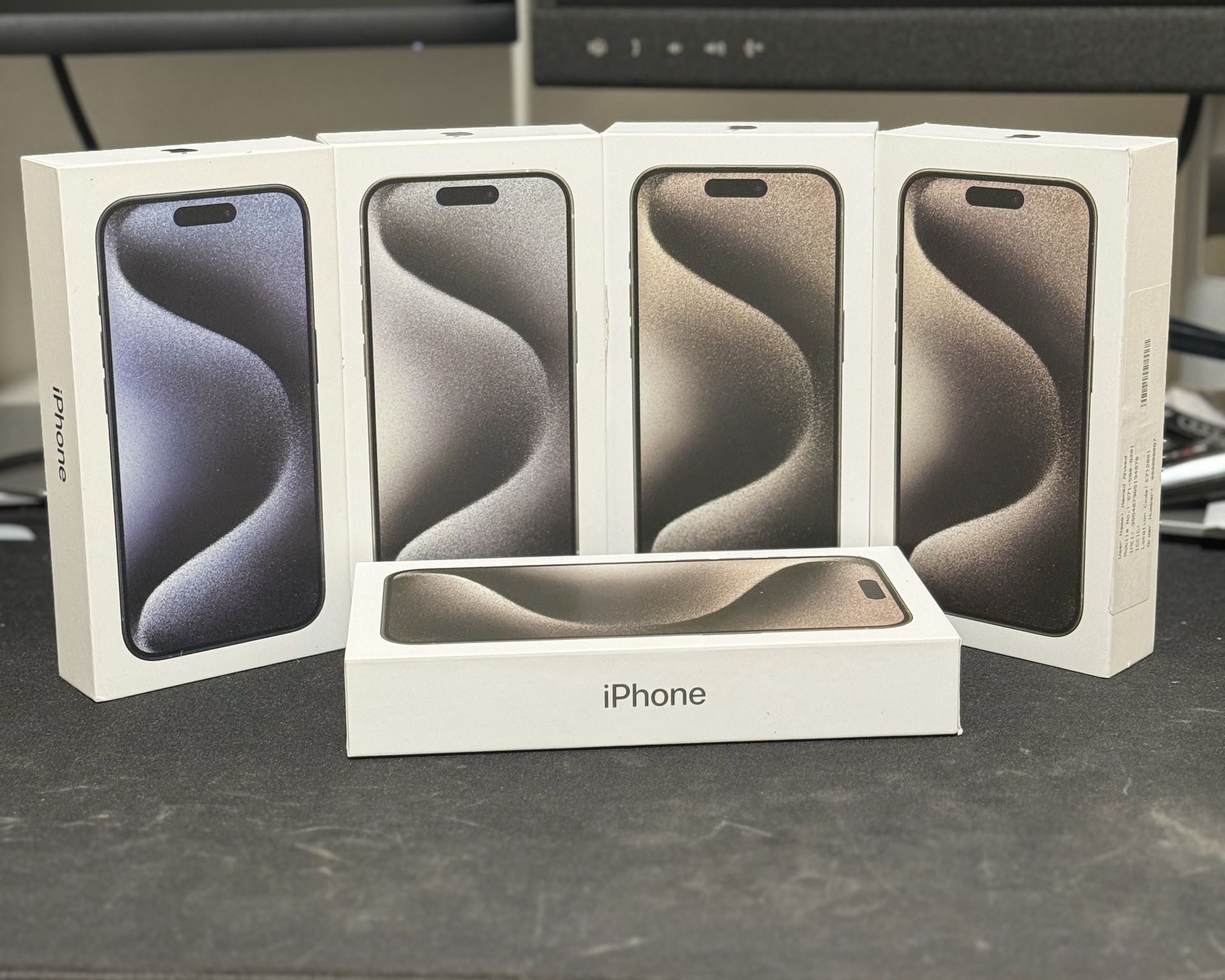 (4) iPhone 15 Nro and (1) Pro Max (new unlocked sealed)