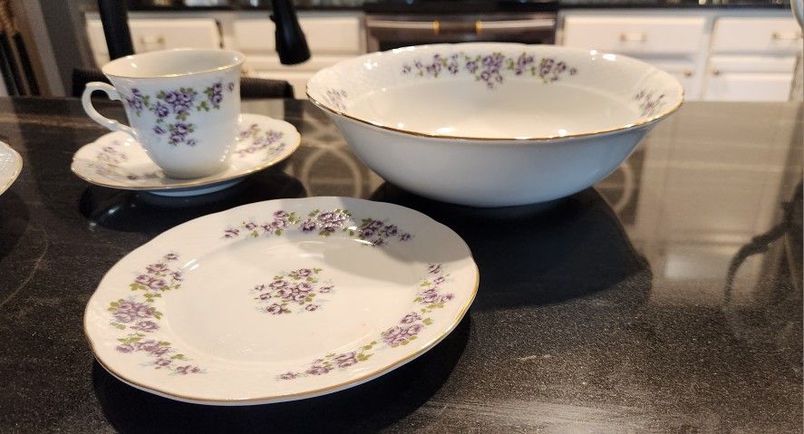 VIOLETTA CHINA SET
