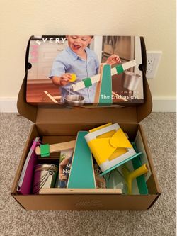 NEW - Lovevery The Enthusiast Play Kit 28-30 Months