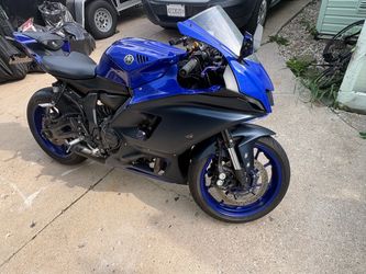 Sport motorcycle 2023 R7
