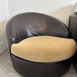 2 Swivel Chairs 