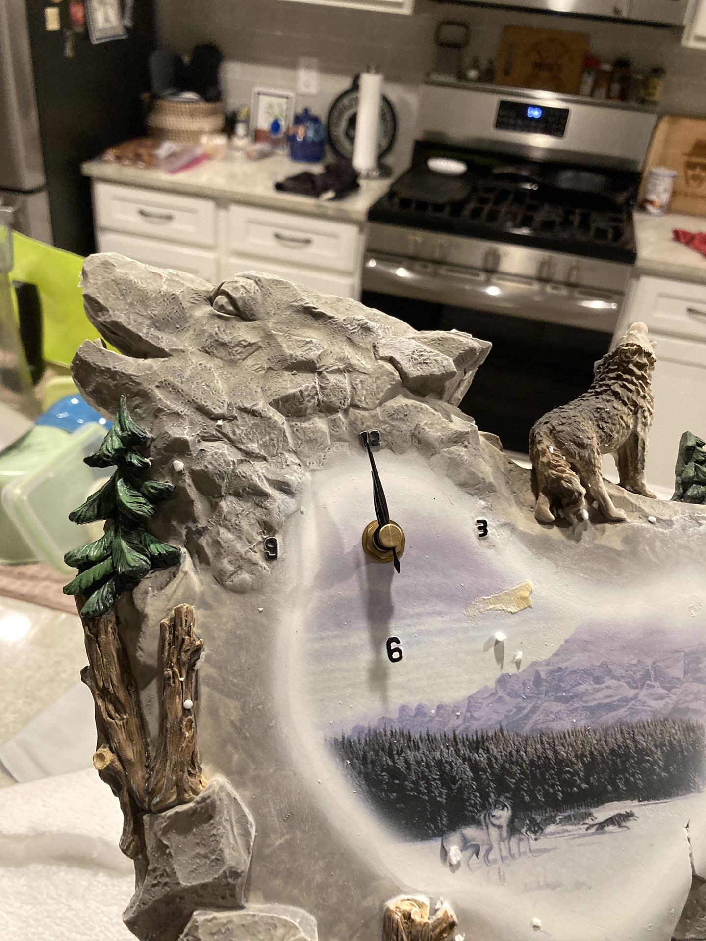 Wolf Clock
