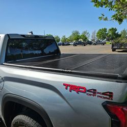 22-25 Toyota Tundra 6.5ft HARD Top Tri Fold tonneau Cover 
