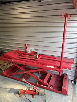 Titan Motorcycle And ATV Lift 