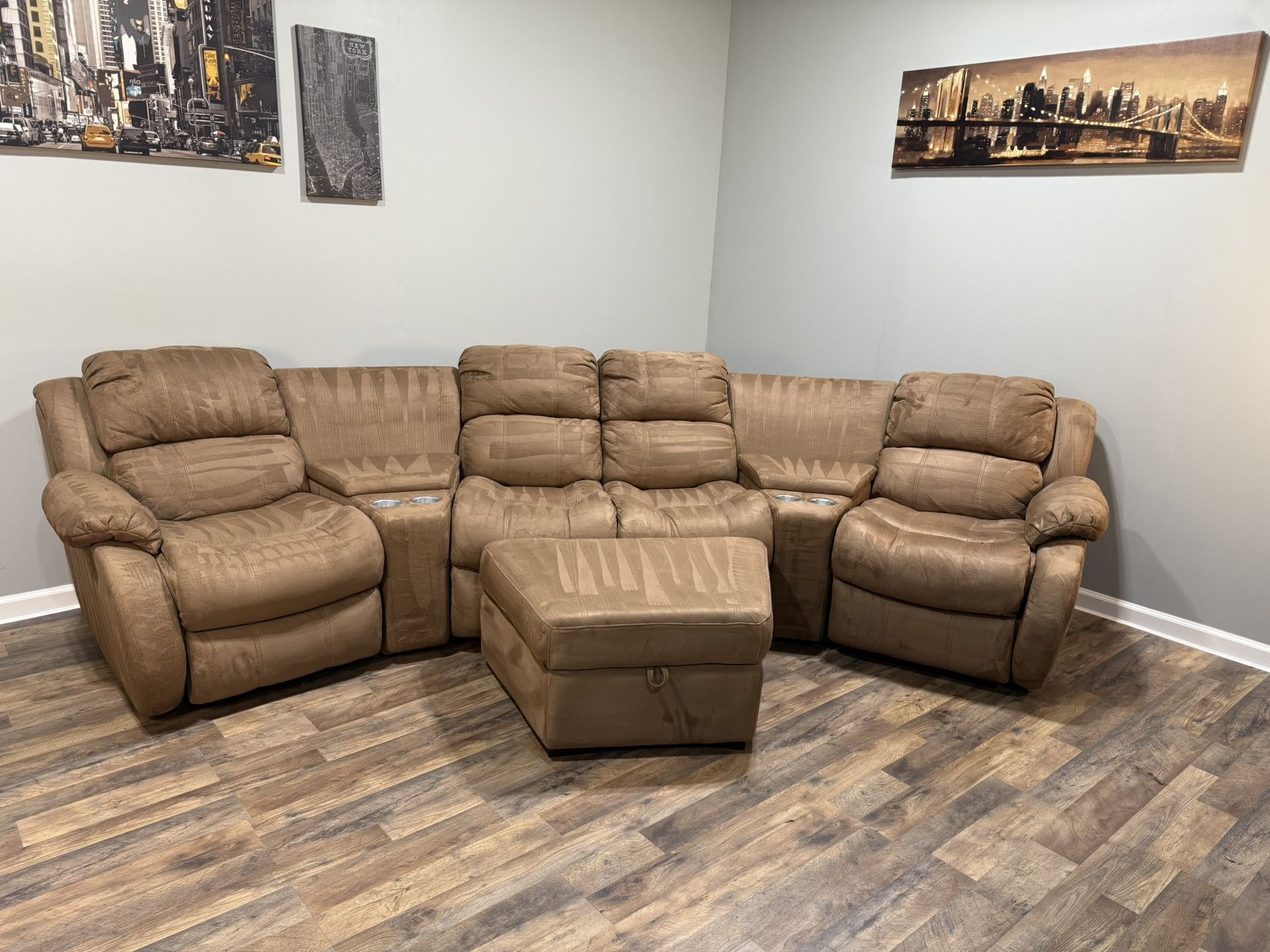 (free delivery!!) Reclining Sectional & Ottoman