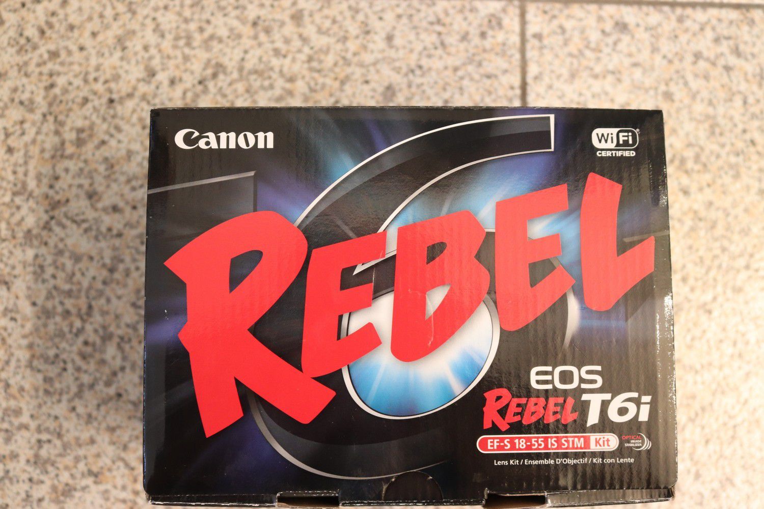 LIKE NEW Canon Rebel t6i w/accessories