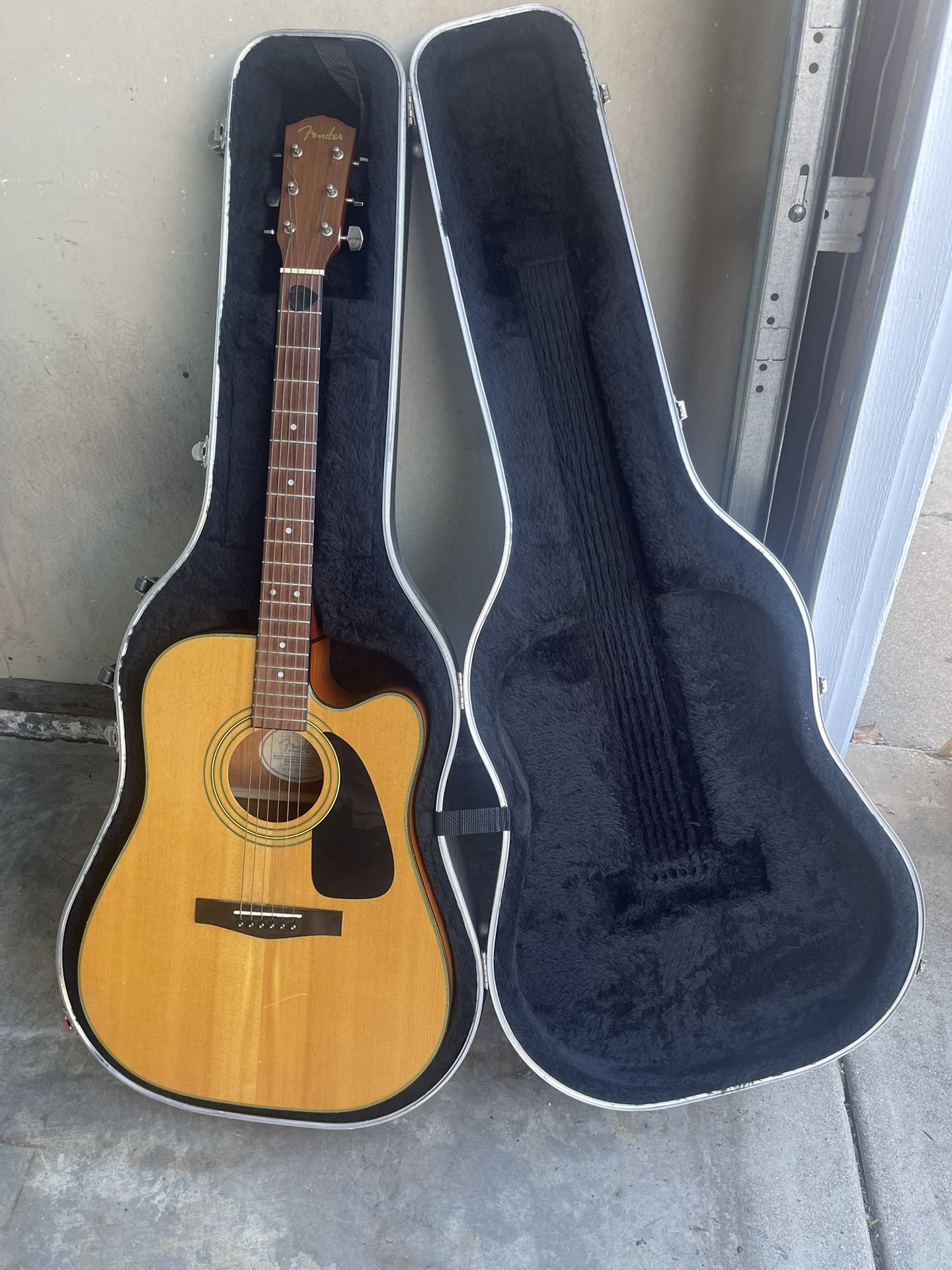 Electro-Acustic Guitar With Case