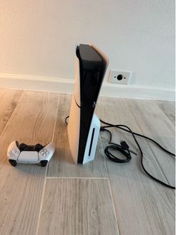 PlayStation 5 Slim Disc Edition (1 TB).