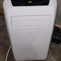 SereneLife 12,000 BTU Heater/12,000 BTU Cooler - Model: SLACHT128