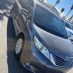 2011 Toyota Sienna (NEED GONE)
