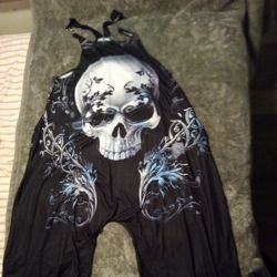 BLACK AND WHITE SKULL PRINT ROMPER 