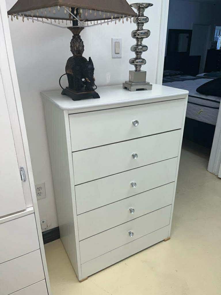 New Dresser With Diamonds Knobs