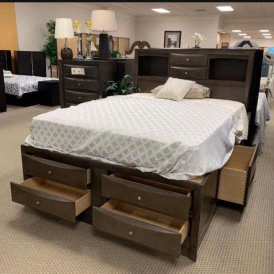 STORAGE BEDROOM SET QUEEN OR KİNG BED DRESSER NIGHTSTAND AND MİRROR Emily 