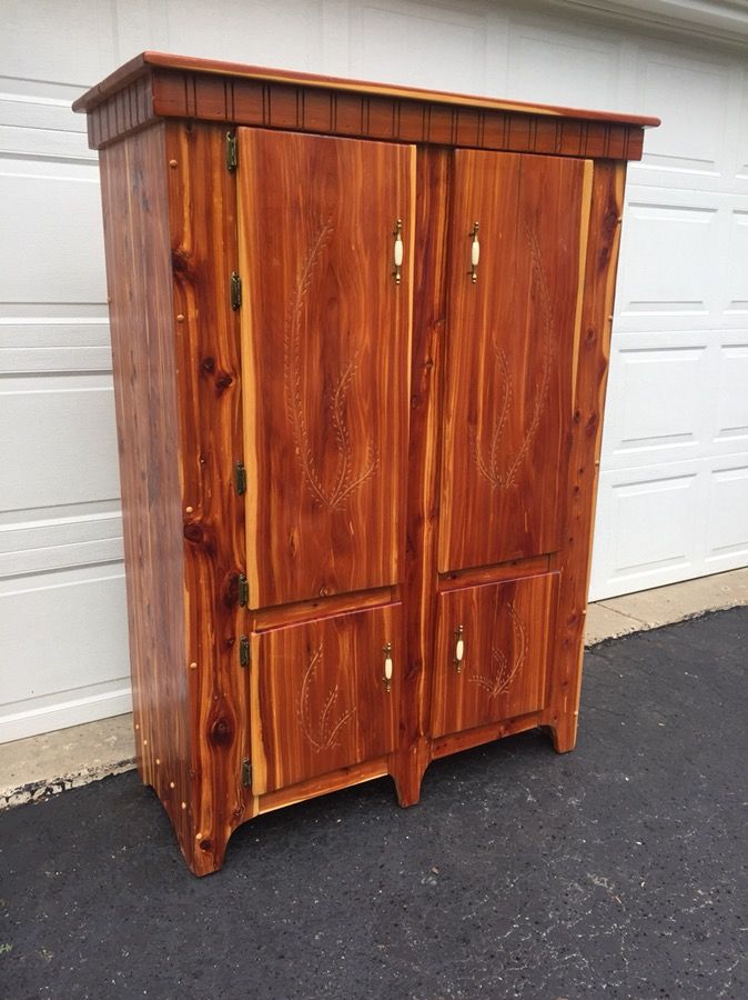 Antique Cedar Chifferobe/Wardrobe Closet/Armoire