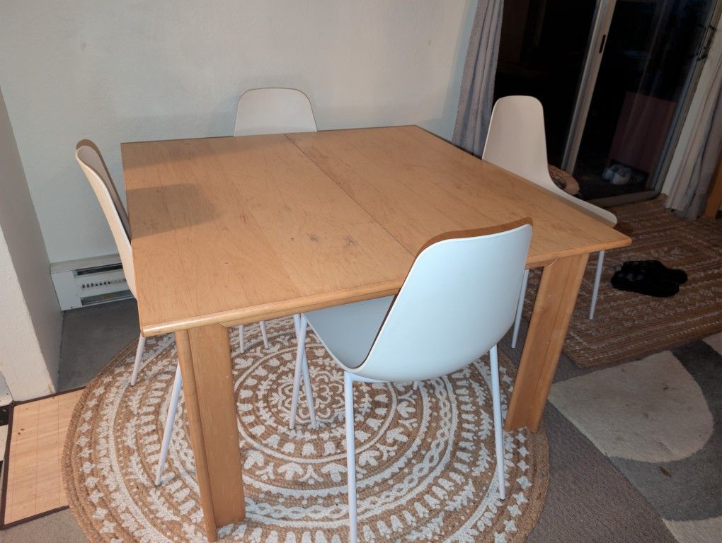 Solid Wood High Quality Dining Table