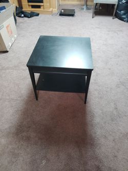 Free black lacquer end table