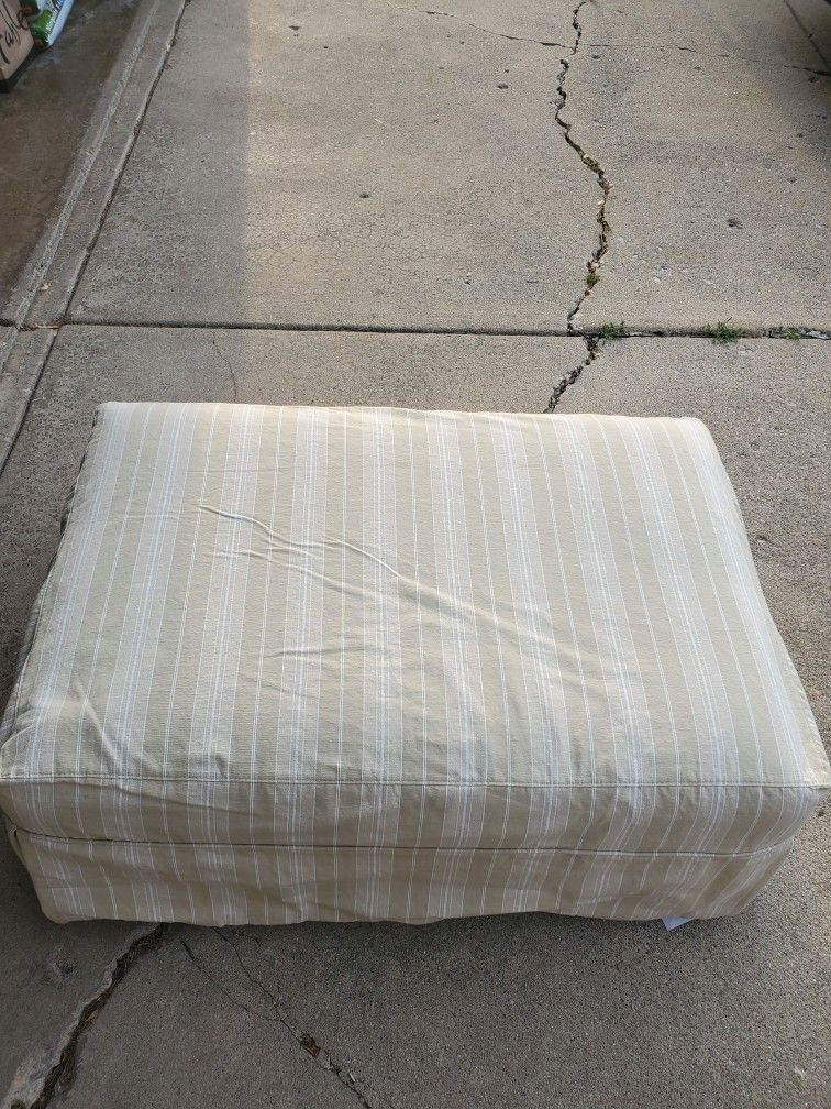 Crate & Barrel Seating Ottoman On Wheels