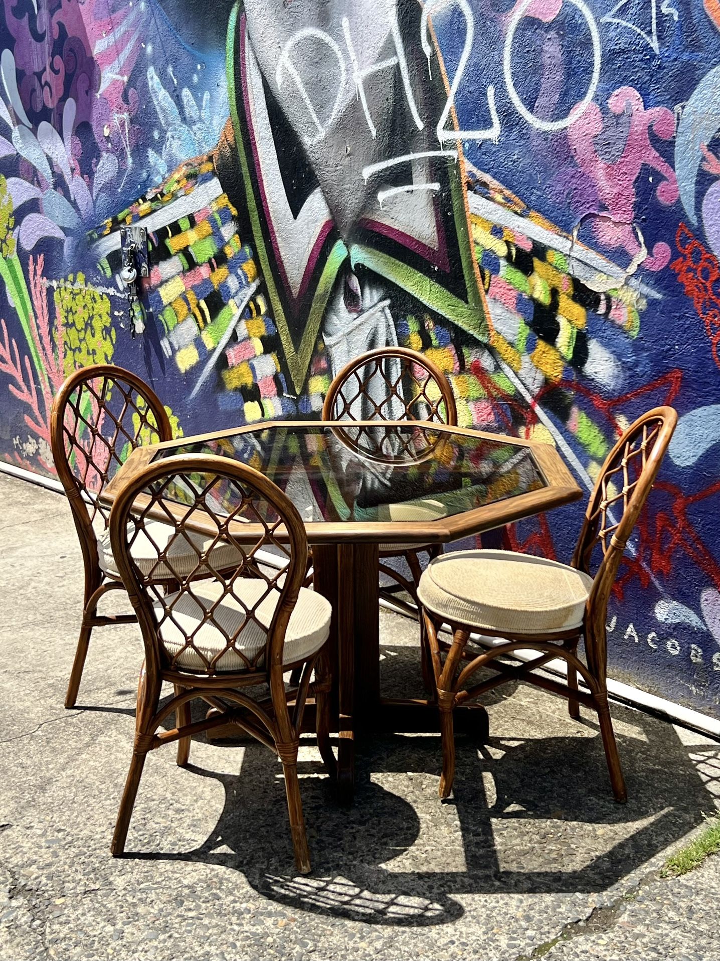 Set of 4 Rattan Chairs & Smoked Glass Table / VHDVYP