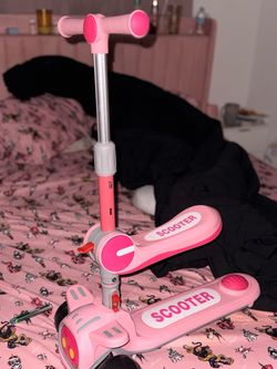 Little girl scooter with knee rest