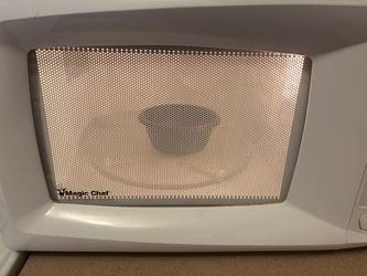 Magic Chef White Countertop Microwave