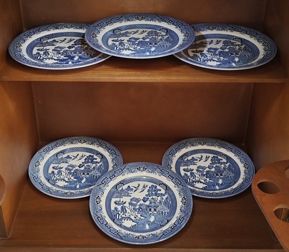 Vintage Churchill Blue Willow 18 Piece Dinnerwear/China Set