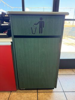 Industrial/restaurant trash cans