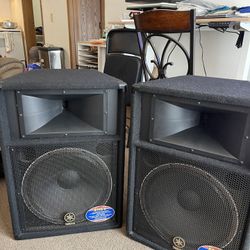 2 Yamaha Speakers Of 115 V 