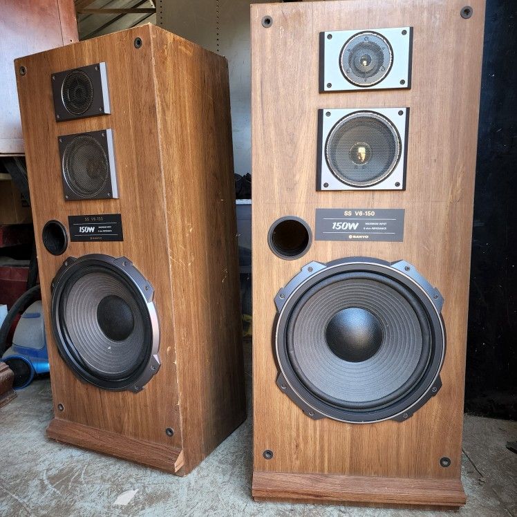 Two Sanyo SS V6 150 Floor Speakers