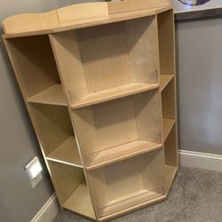 🌟 Wooden Kids’ Bookcase – Gently Used – Great for Books, Toys & More! 🌟