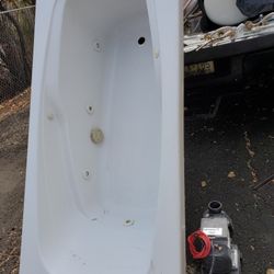 Hot Tub , 32 X72 Inches In Good Conditions