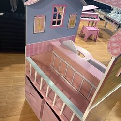 wooden dollhouse / playset