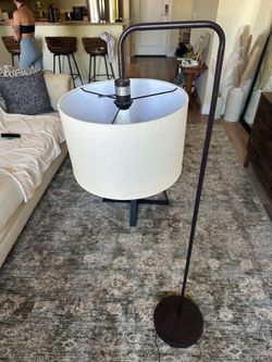 Modern Arc Floor Lamp – Excellent Condition