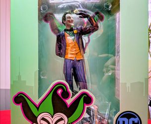 Diamond 💎 Select DC Gallery The Joker PVC Diorama Statue Exclusive