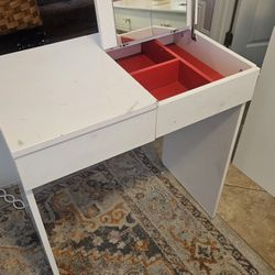Small Vanity/Desk