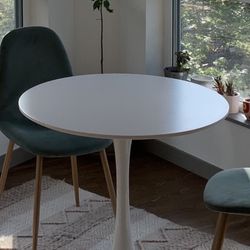 Round White Table (IKEA)