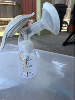 Manual breast pump