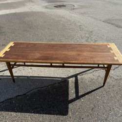 Mid-Century Modern Andre Bus Walnut Coffee Table by Lane Alta vista 