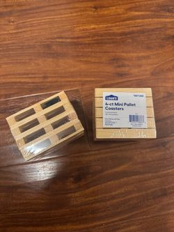 Lowe’s mini pallets