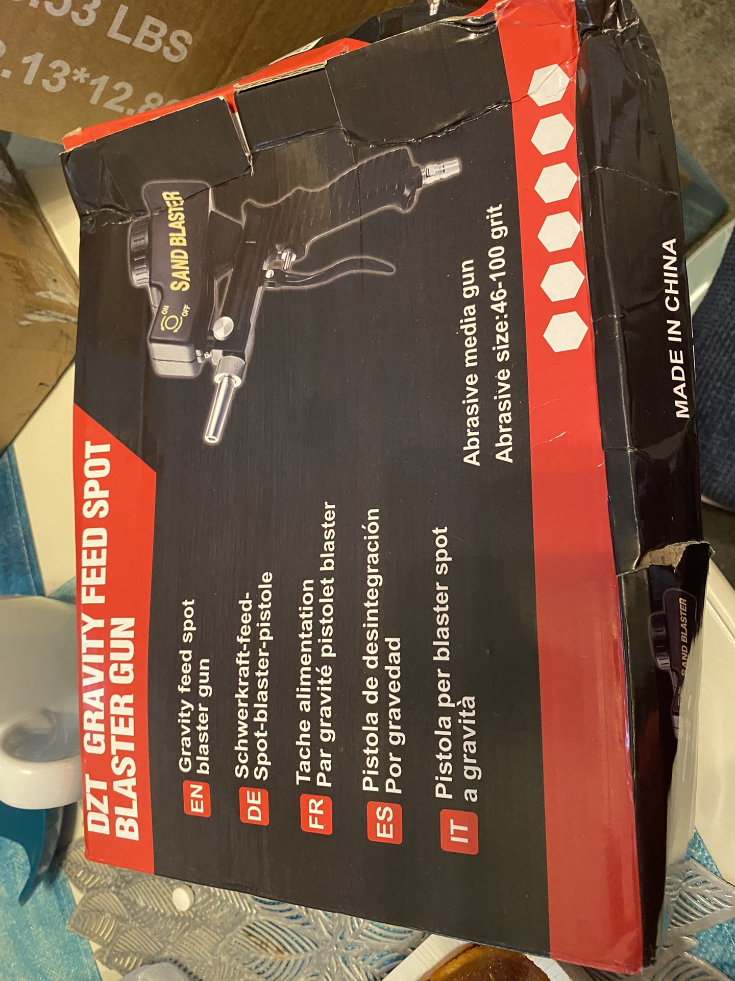 Gravity feed spot blaster gun