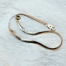 8” Herringbone 2.5m 14ky gold bracelet 