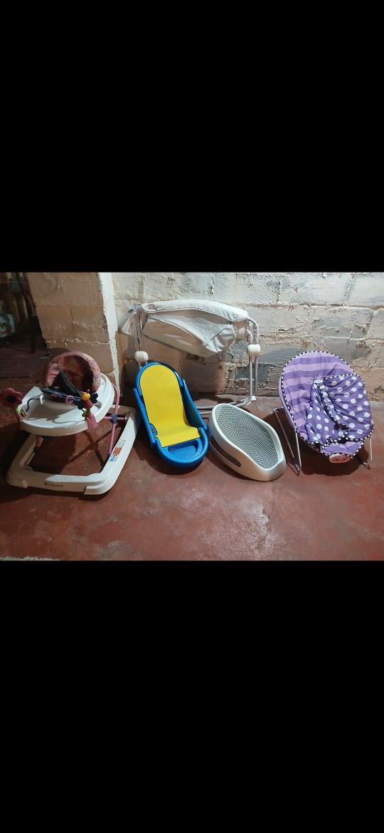 Baby Bathtubs 20$ Each Baby Walker 25$, Baby Sleeper Bouncer 30$